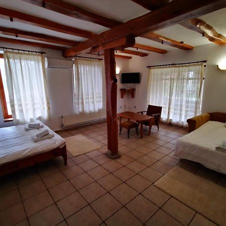 ארבאנאסי Hotel Pri Chakara מראה חיצוני תמונה