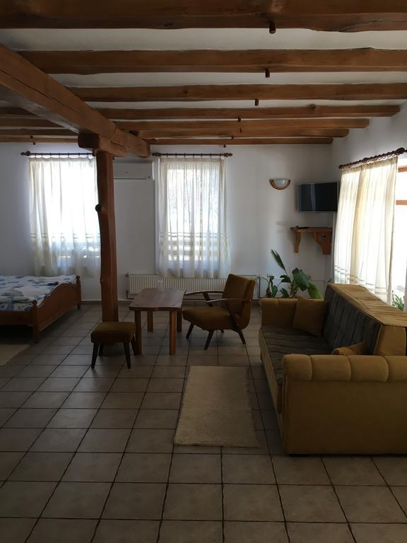 ארבאנאסי Hotel Pri Chakara מראה חיצוני תמונה